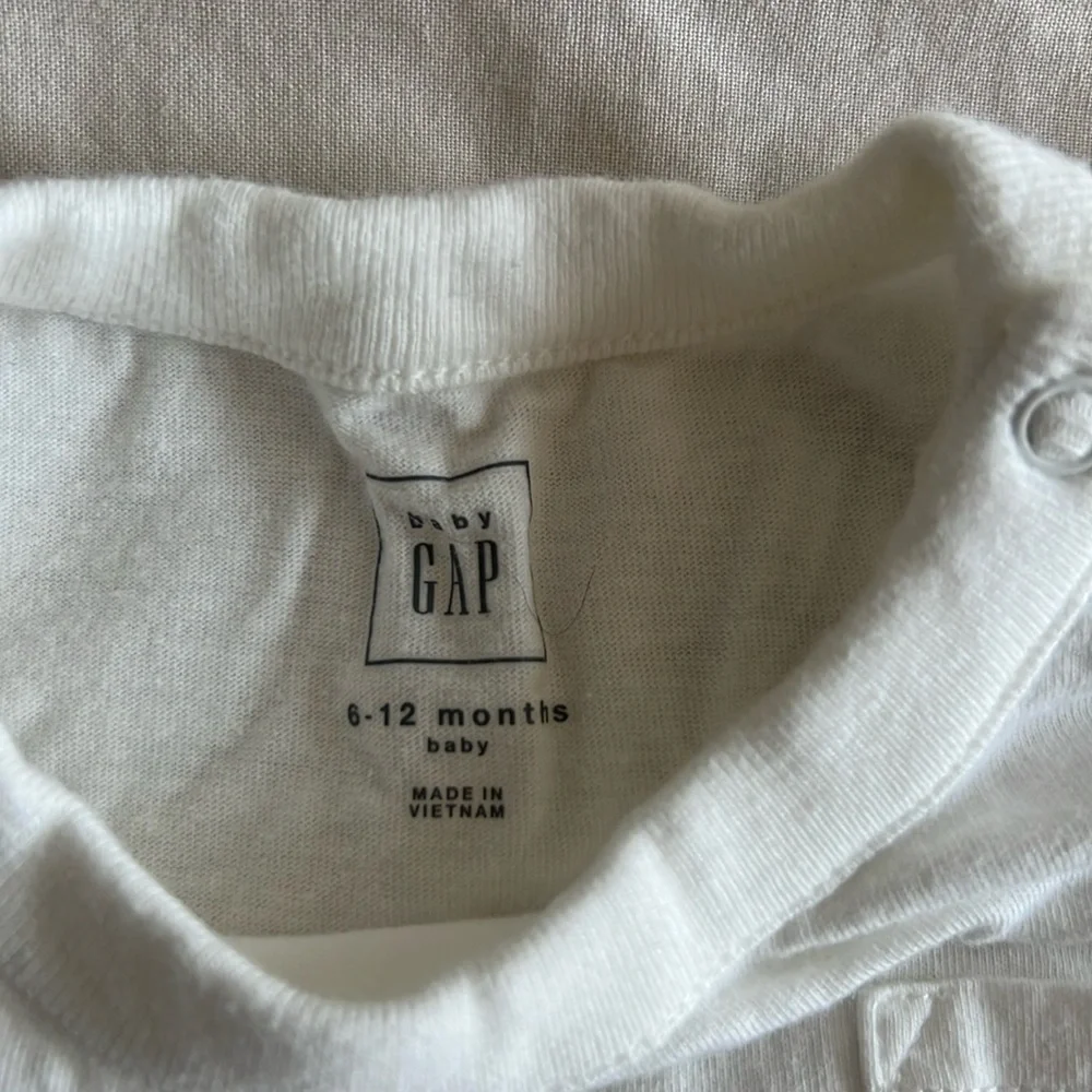 Bundle of 2 baby tees and sweats